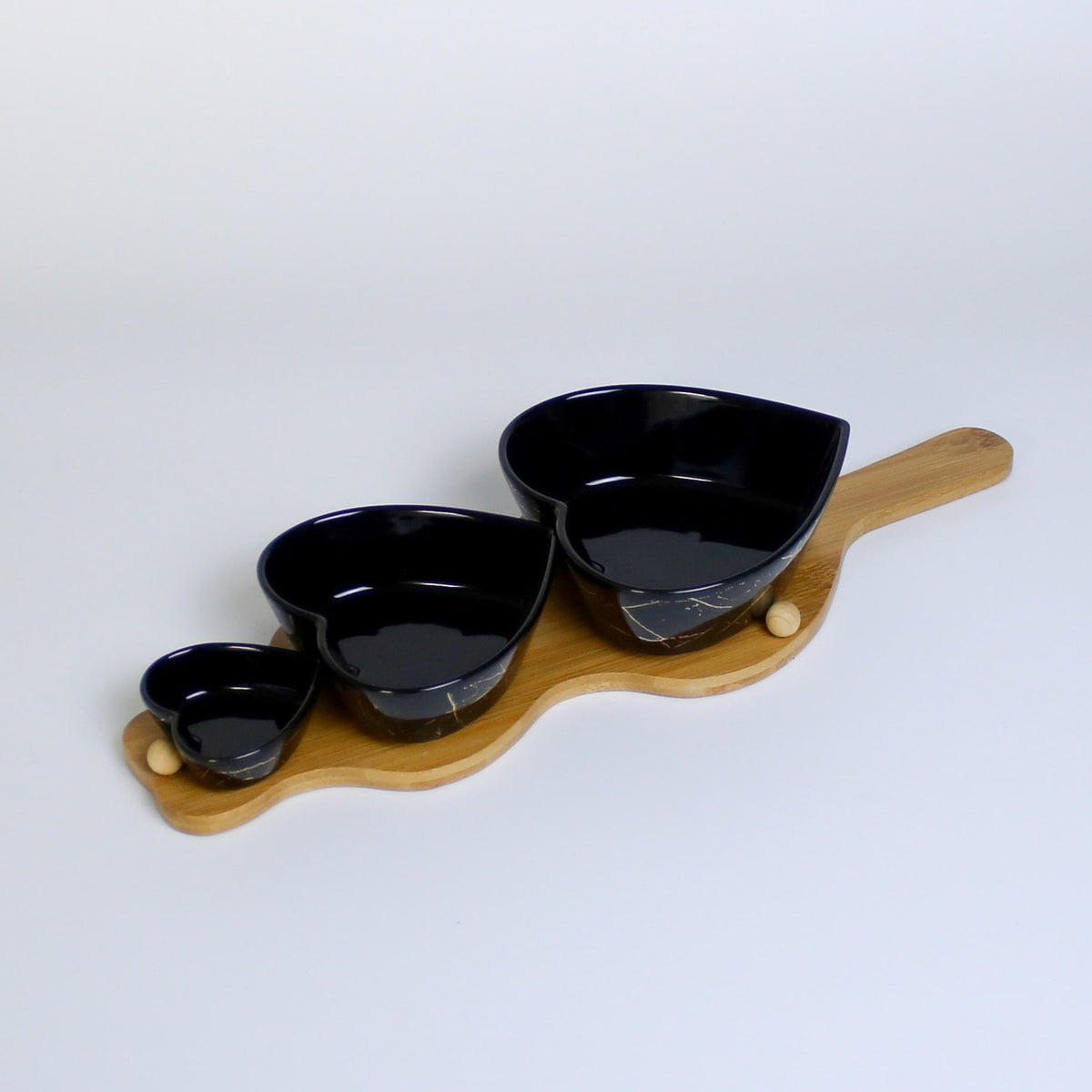 Modern design serving tray heart shaped bowls dish nuts dried fruit divider ceramic snack fruit tray set
