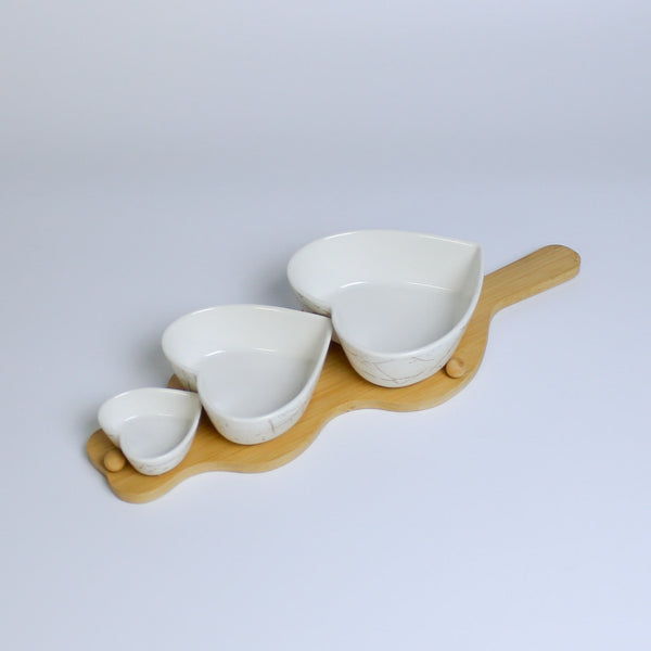 Modern design serving tray heart shaped bowls dish nuts dried fruit divider ceramic snack fruit tray set