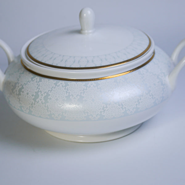 Ceramic Porcelain Serving Bowl with Lid-AWB