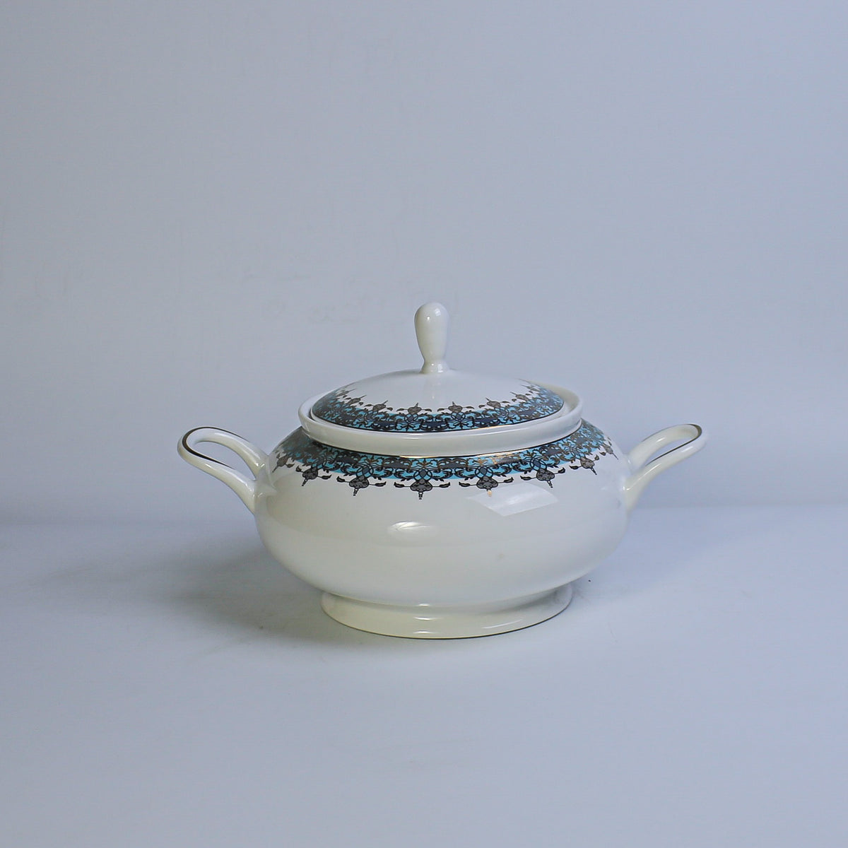 Ceramic Porcelain Serving Bowl with Lid-SWAB
