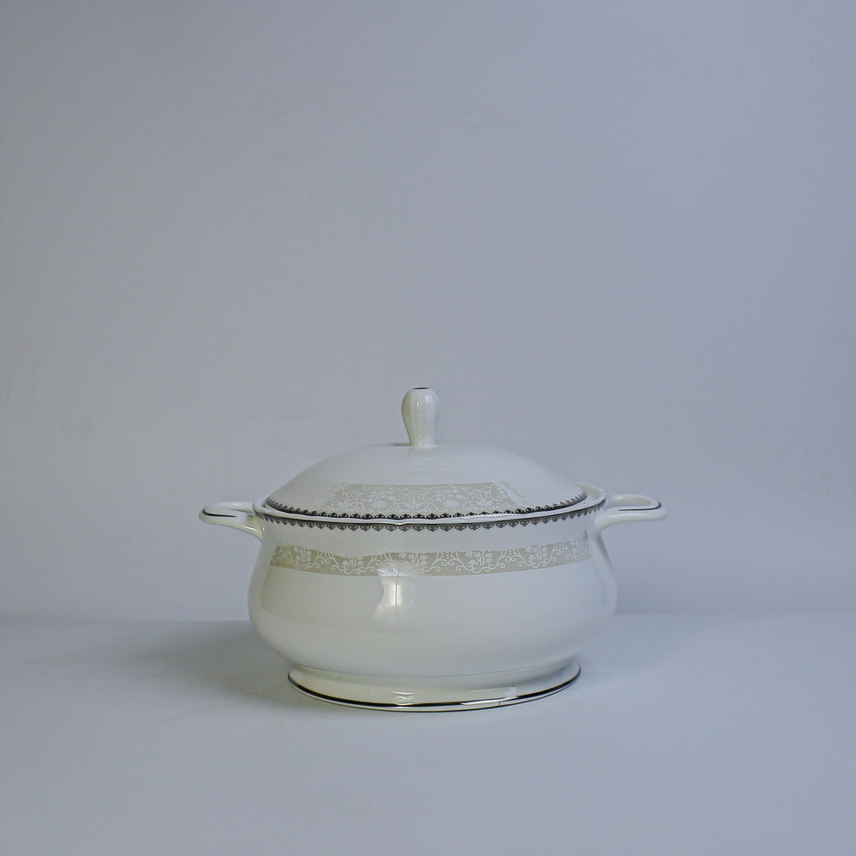 Ceramic Porcelain Serving Bowl with Lid-DB