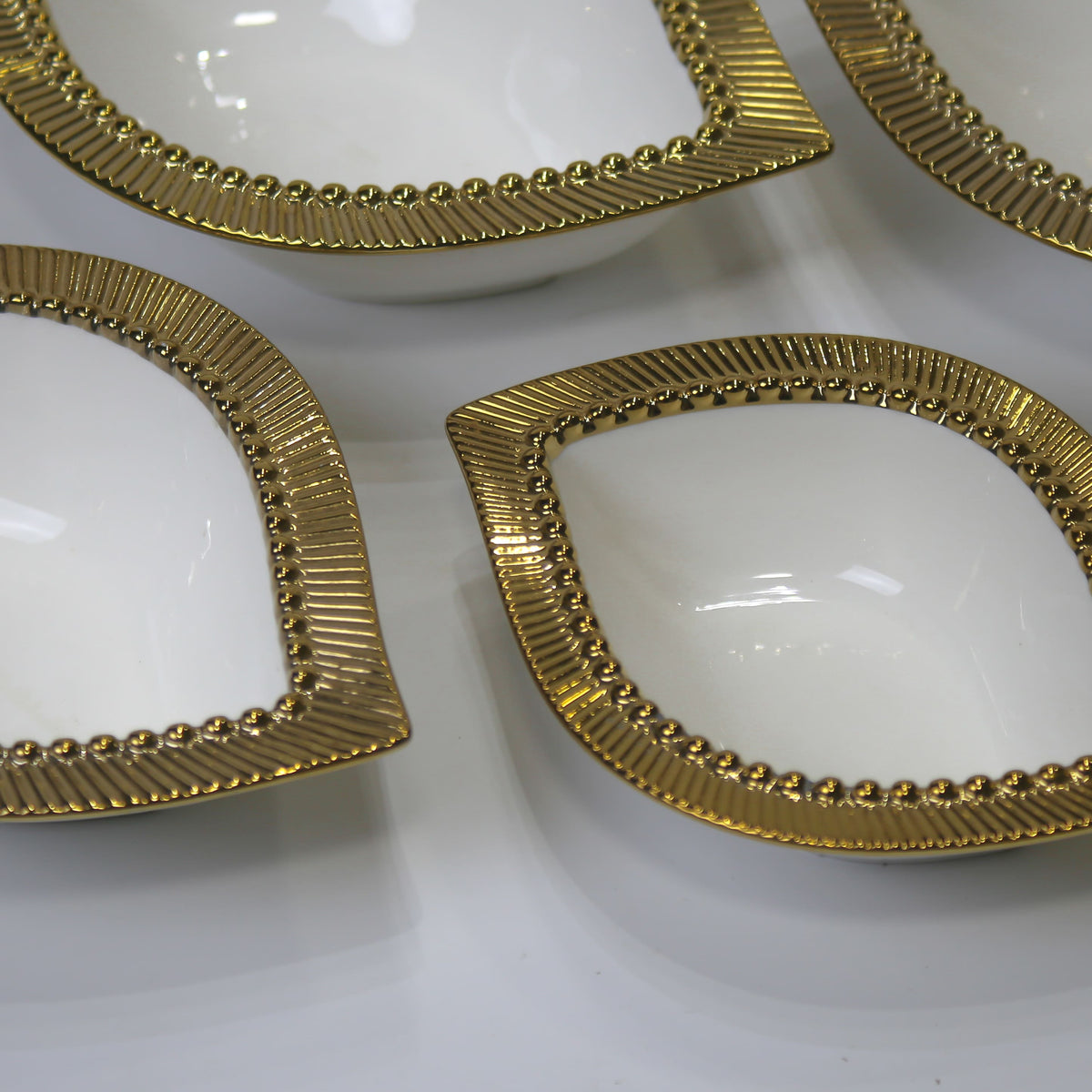 Porcelain Leaf Shape Golden Rim Serving Bowl Decoration Bowl